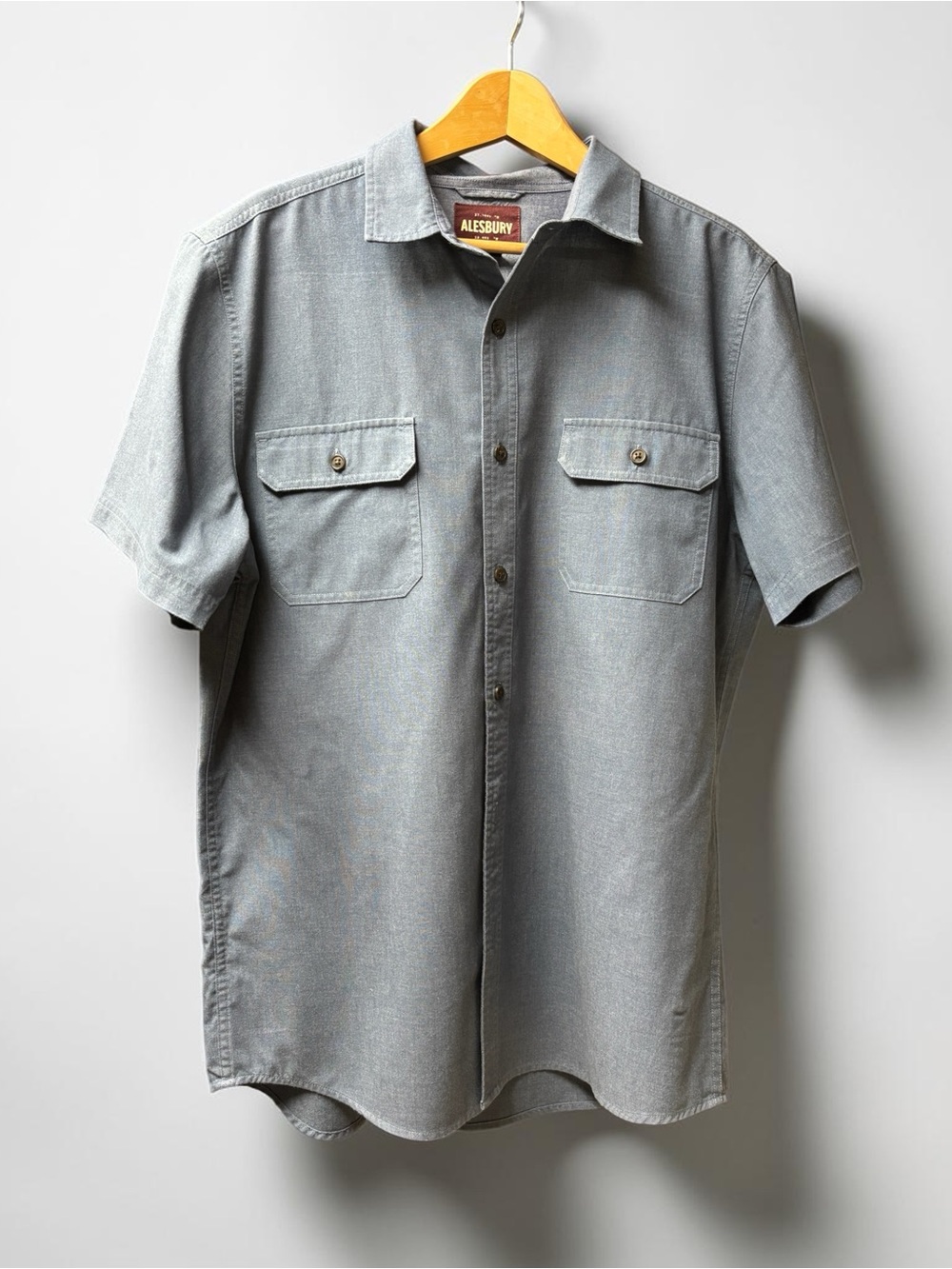 Alesbury Men's Short Sleeve Button-Down Shirt in Light Gray